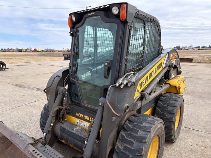 2011-new-holland-l218-image-14