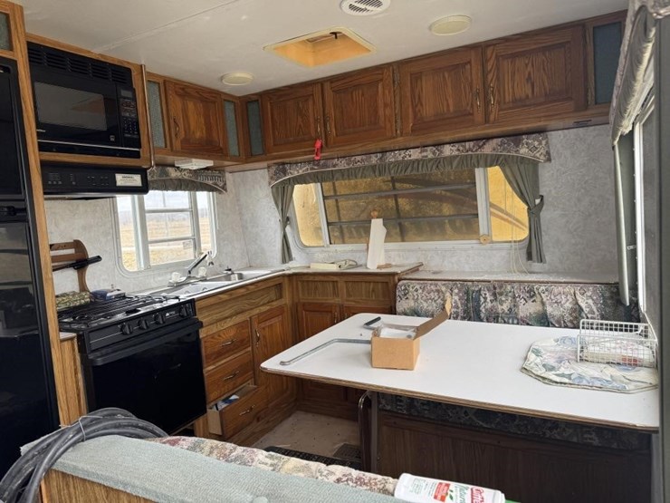 1998-dutchman-classic-gl-camper-image-11