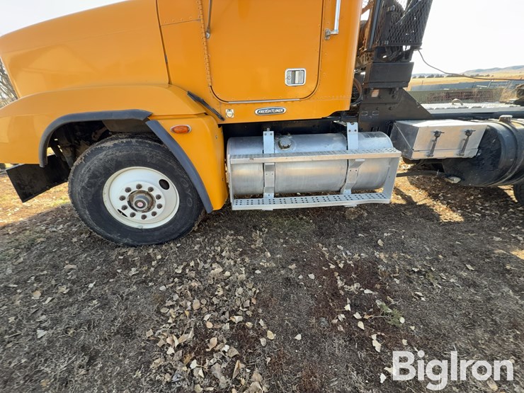 2001-freightliner-fld120-image-14