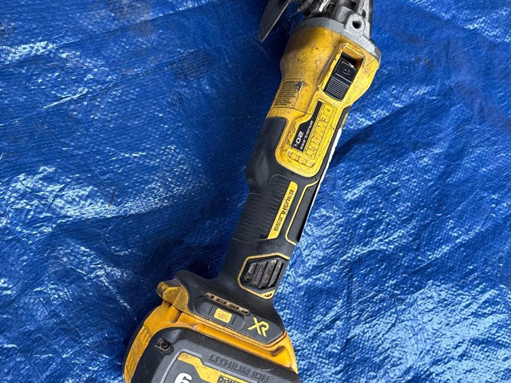 dewalt-battery-powered-grinder-image-5