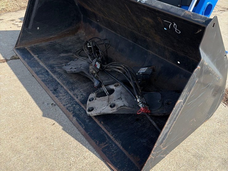 2013-new-holland-855tl-image-28