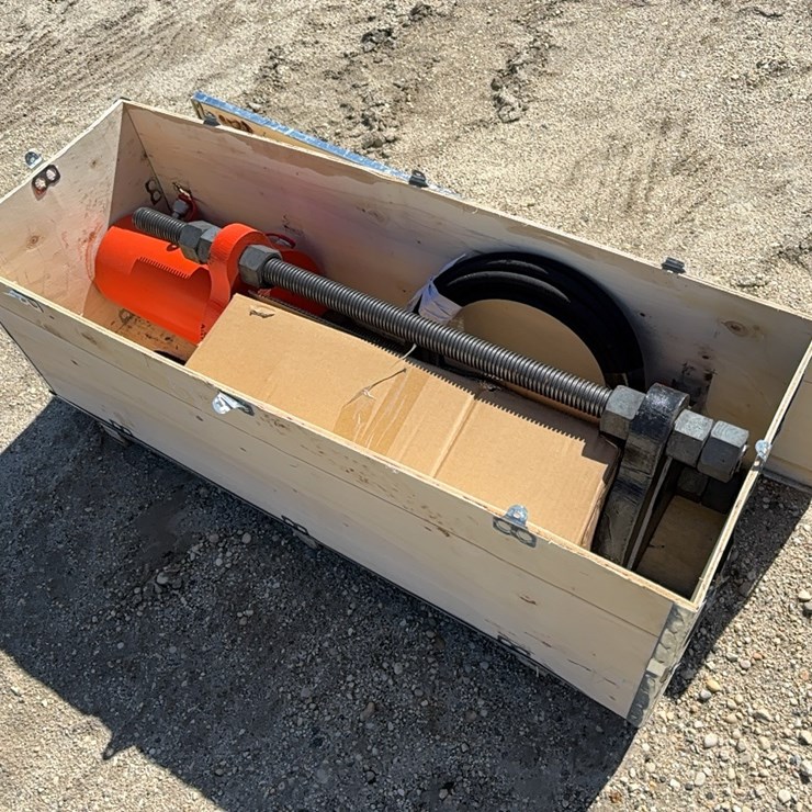 NEW SKLP SK-SYLJ HAND-USE HYDRAULIC TRACK PIN PRESS MACHINE NEW SUPPORT EQUIPMENT