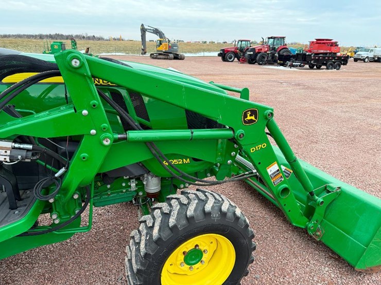 john-deere-4052m-image-13