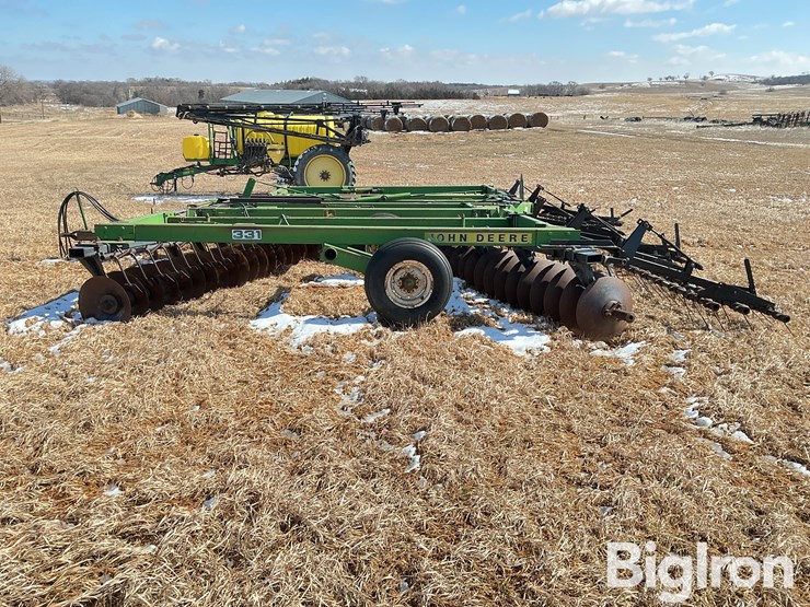 john-deere-331-image-8