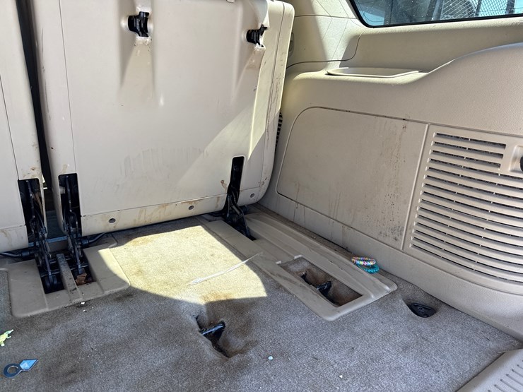 2010-chevrolet-tahoe-image-10