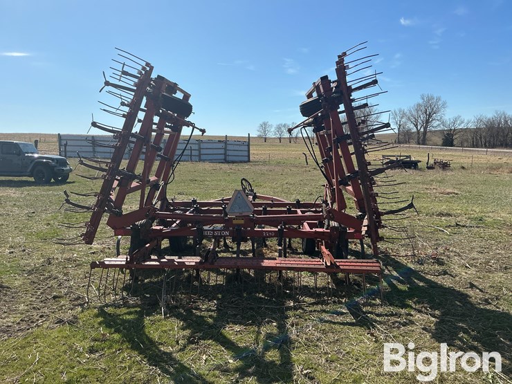 hesston-2210-image-6