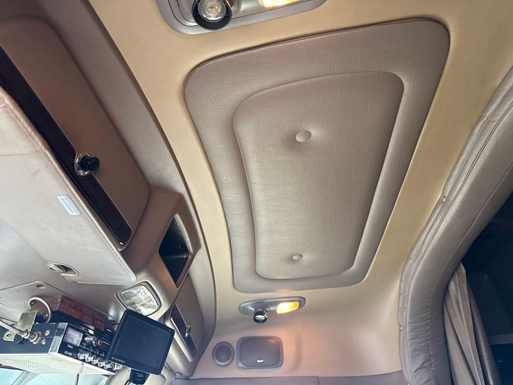 2016-peterbilt-389-image-79