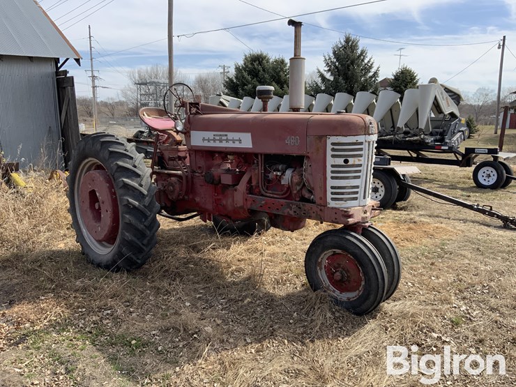 1954-farmall-400-2wd-tractor-image-3