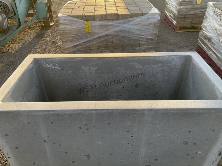 rectangular-concrete-planter-image-3