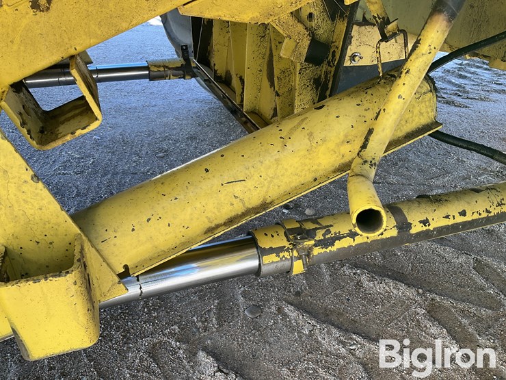 1982-new-holland-tr85-image-12