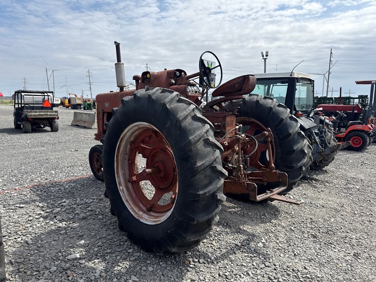 #75-•-mccormick-farmall-450-tractor-933-inv#-42875-image-3
