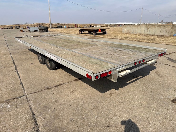 2005-newman-100”-x-22ft-snowmobile-trailer-image-5