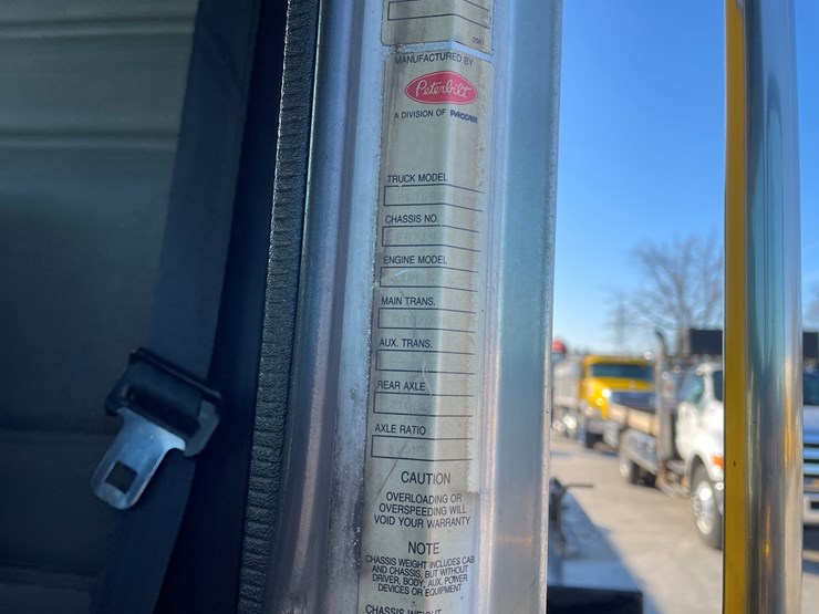 1999-peterbilt-330-image-46