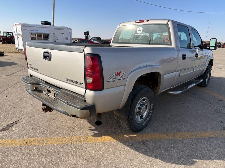 2005-chevrolet-k2500-image-4