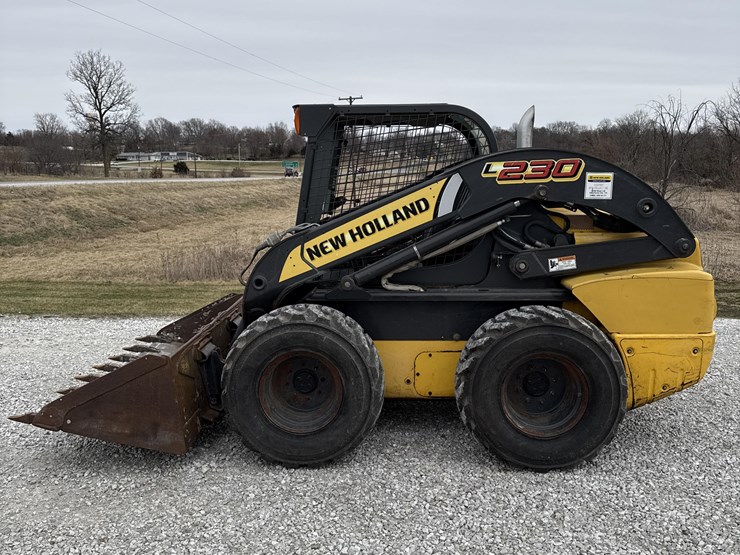 2013-new-holland-l230-image-8