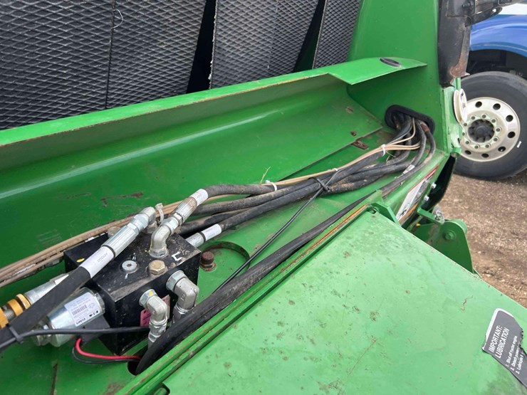 john-deere-568-image-22