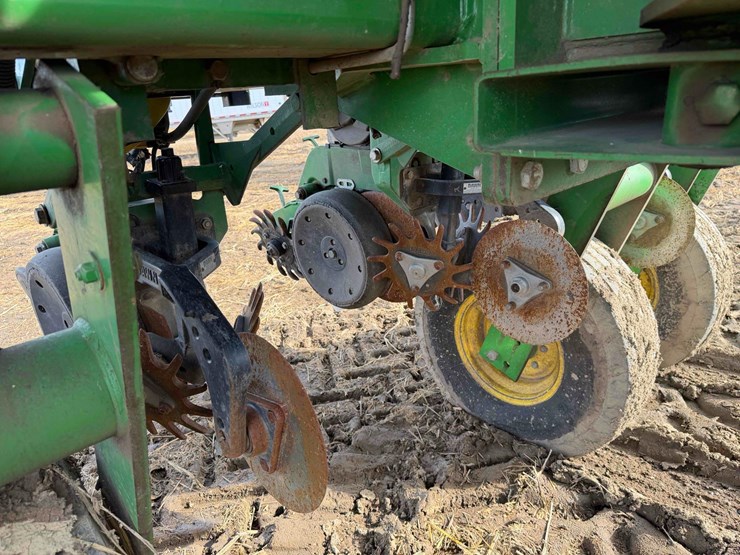 2011-john-deere-1770nt-ccs-image-17