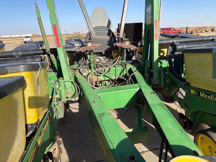 john-deere-7200-image-11