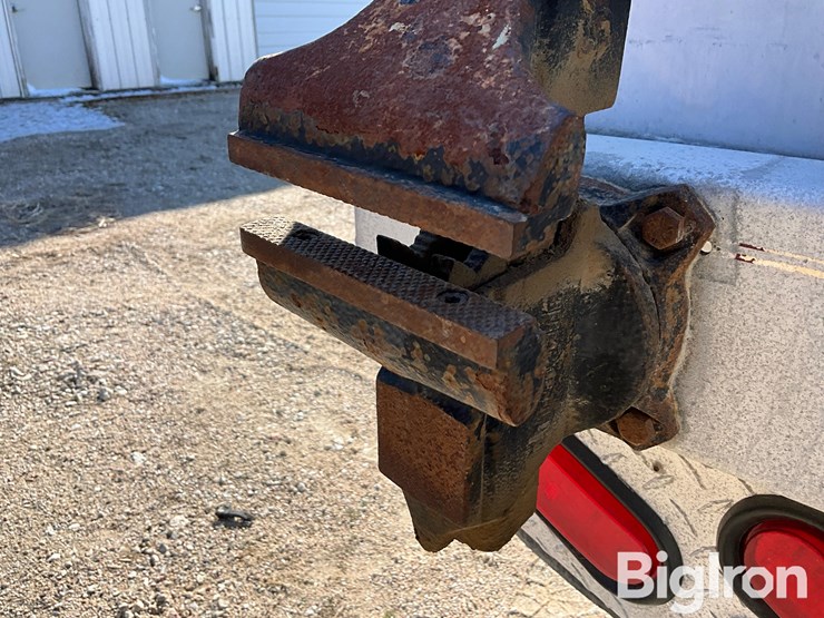 2015-chevrolet-silverado-2500hd-image-17