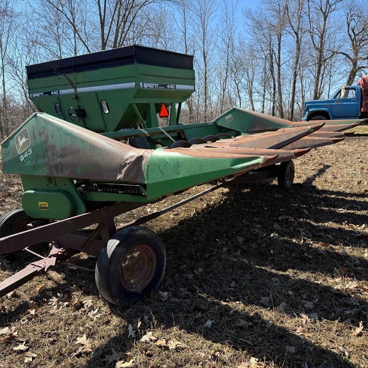 JOHN DEERE 643