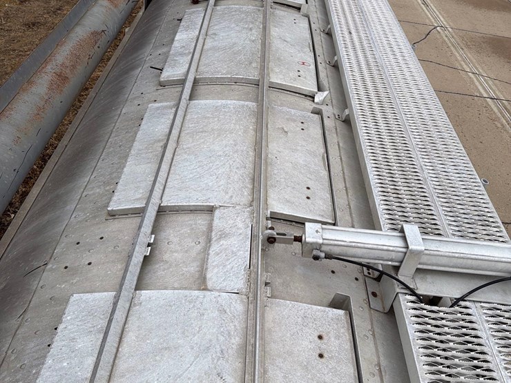 1999-bulkliner-36ft-semi-feed-trailer-image-57