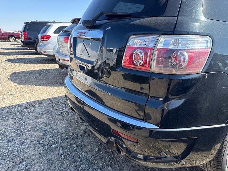 2011-gmc-acadia-image-6