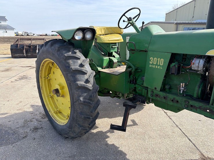 john-deere-3010-image-12