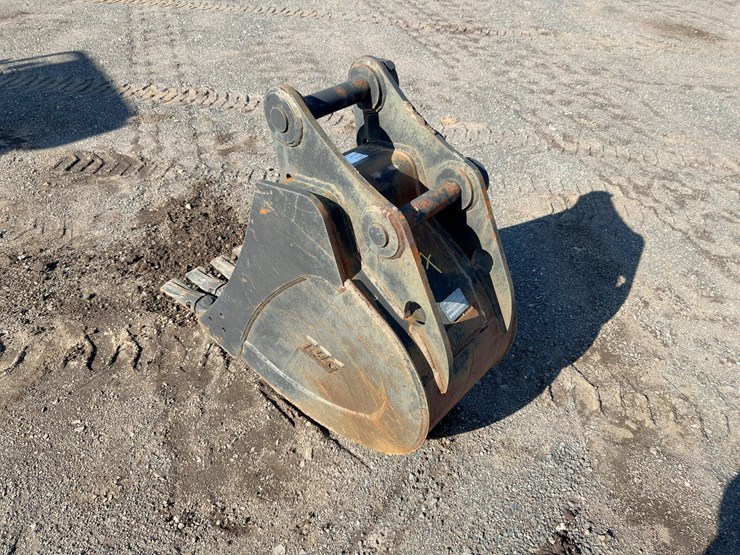 tag-18"-bucket-with-teeth-image-3