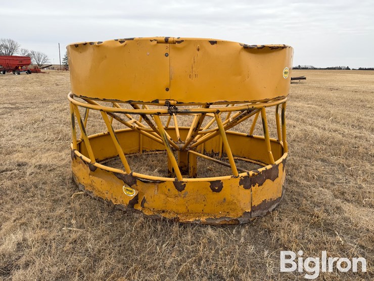 sioux-hanging-bale-feeder-image-10