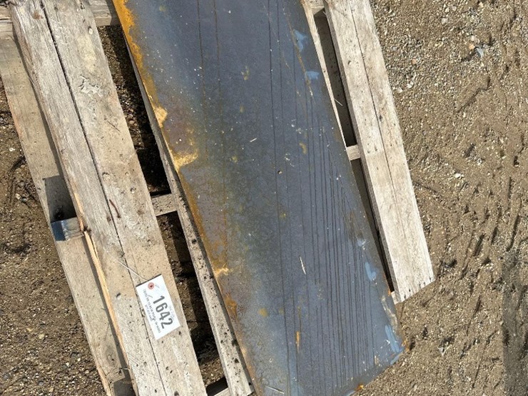 skidsteer-universal-adapter-plate-image-1
