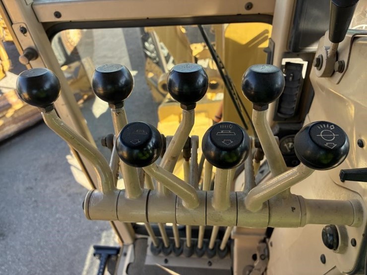 2003-caterpillar-143h-image-13