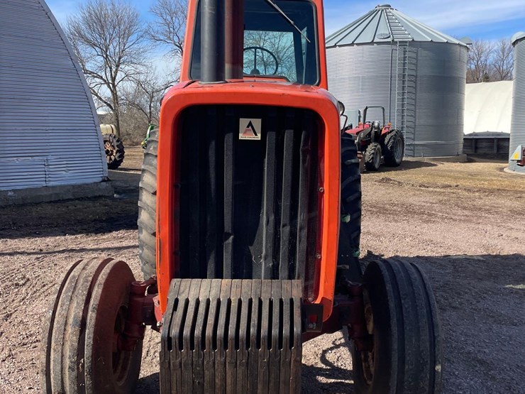 allis-chalmers-7040-2wd-tractor-image-3