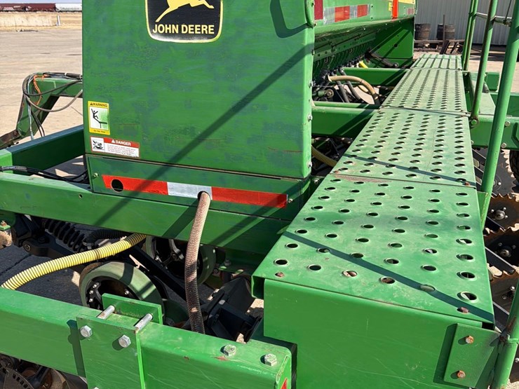 john-deere-750-image-31