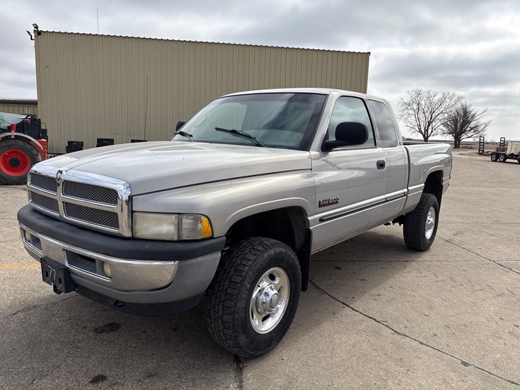 2001-dodge-ram-2500-image-1