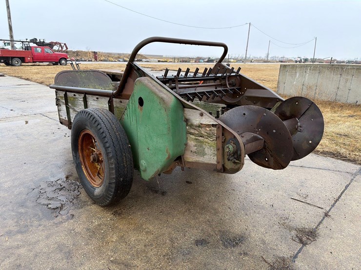 john-deere-10ft-manure-spreader-image-4