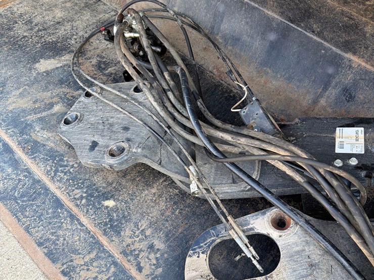 2013-new-holland-855tl-image-24