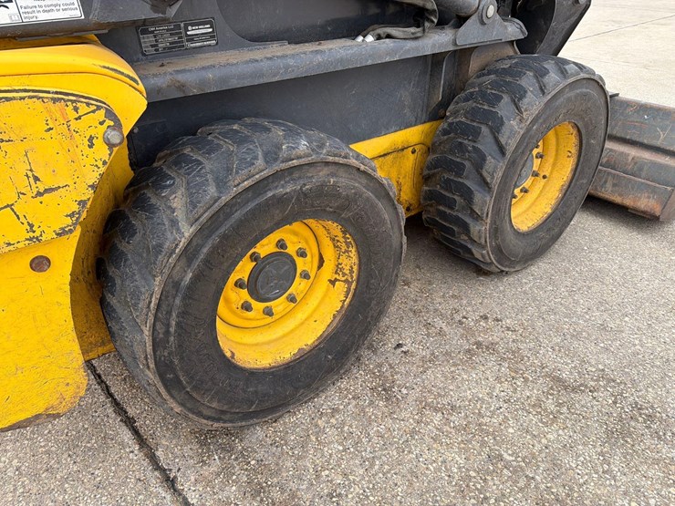 2011-new-holland-l218-image-5