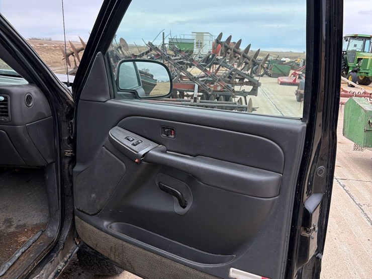 2004-chevrolet-2500-image-36