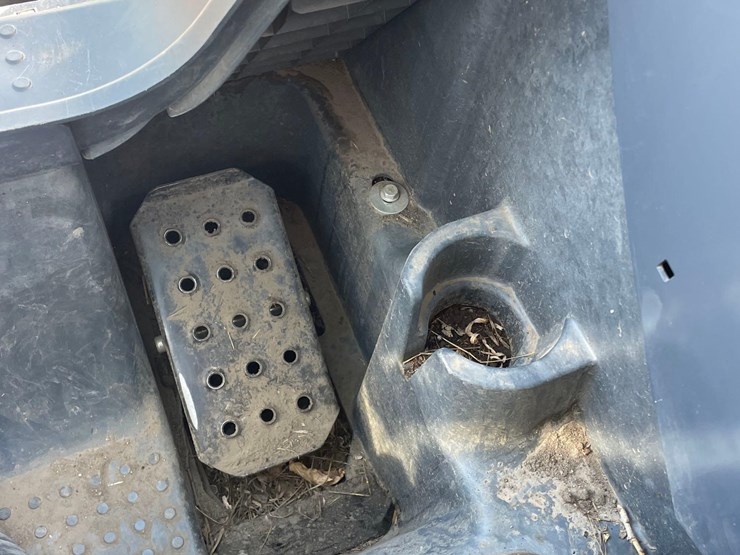 2017-deere-320e-image-33