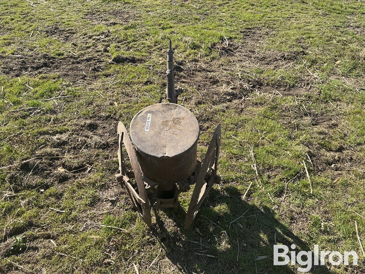 1-row-planter-image-6