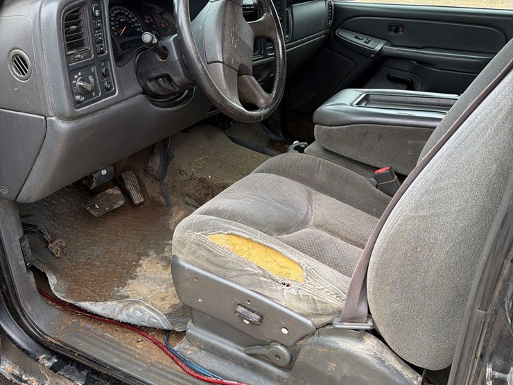 2004-chevrolet-2500-image-27