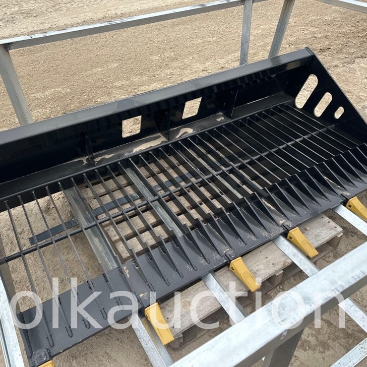 SLIDING LOADER ROCK SCREENING SHOVEL - 84"