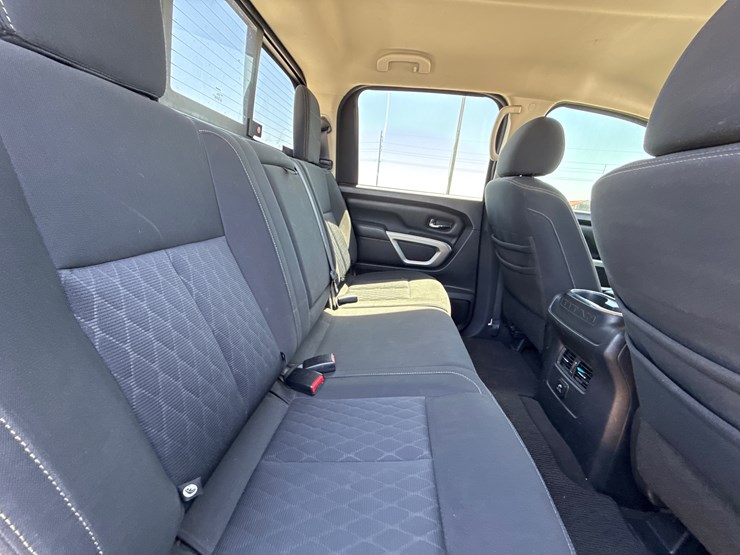 2017-nissan-titan-image-19
