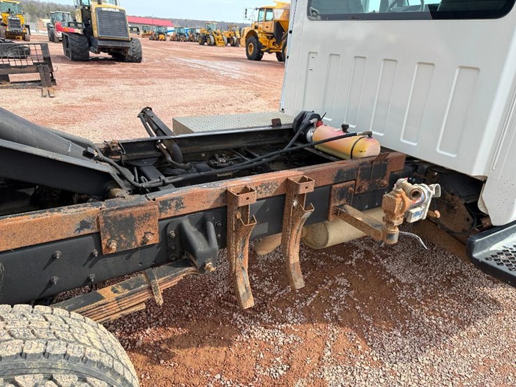 #205-•-lot-205-image-35