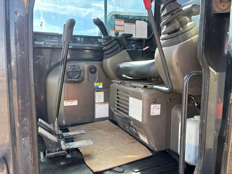 2009-case-cx50b-image-13