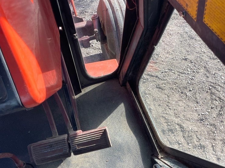 allis-chalmers-7040-2wd-tractor-image-43