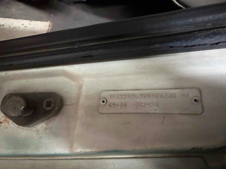 1989-ford-l-image-34