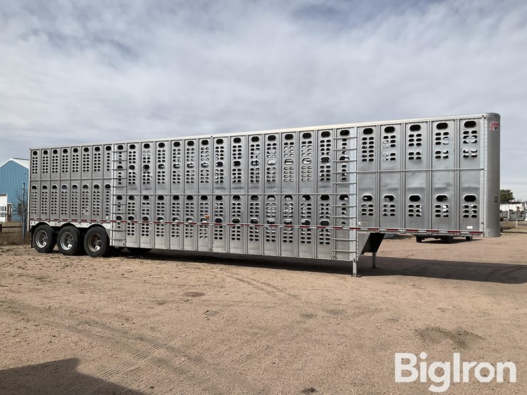 2015-wilson-livestock-trailer-image-4