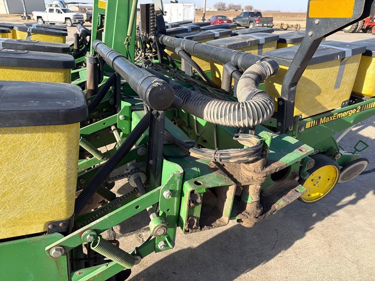 john-deere-7200-image-28