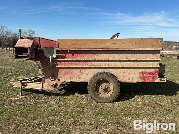 kelly-ryan-feed-wagon-image-8